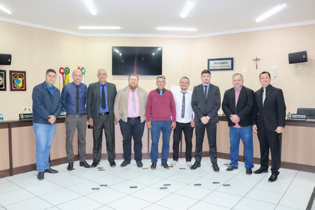 SUPLENTE ANDRÉ LEONARDO TOMA POSSE NA CÂMARA DE SANTA ROSA DO SUL