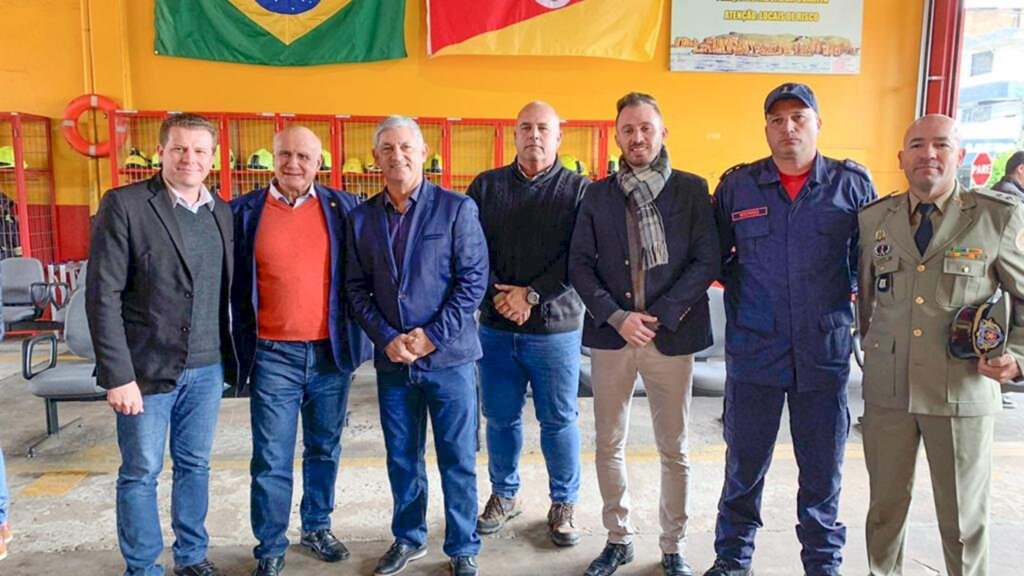 TORRES: PREFEITO CARLOS PARTICIPA DA ABERTURA DA SEMANA DE  PREVENÇÃO CONTRA INCÊNDIO E DIA DO BOMBEIRO