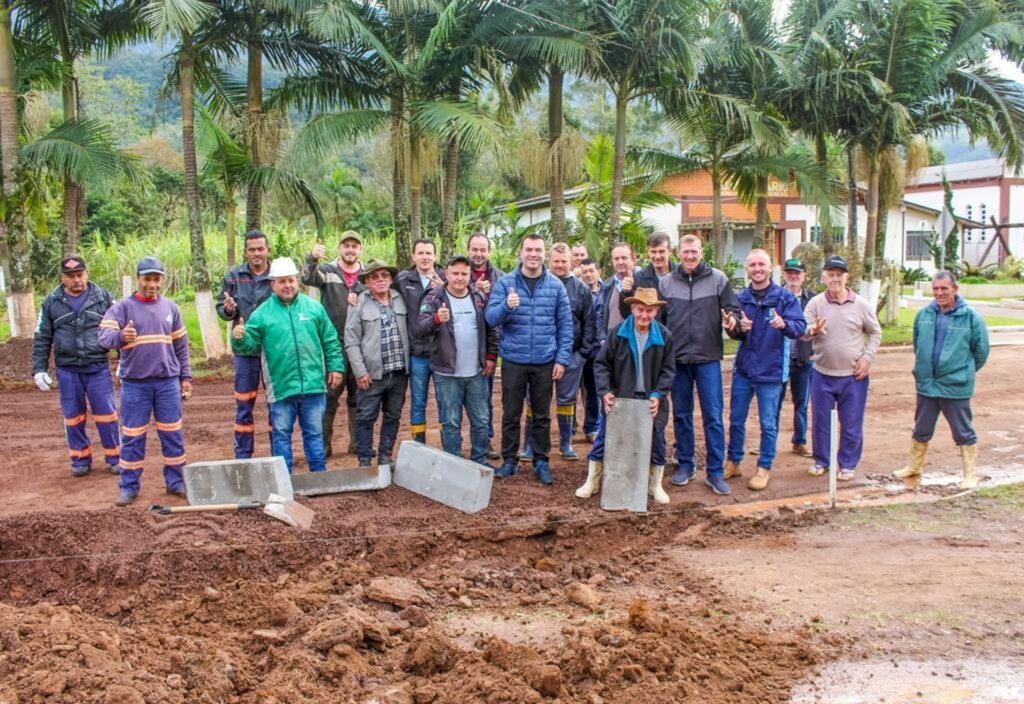 INICIADAS AS OBRAS DE PAVIMENTAÇÃO ASFÁLTICA DO TRECHO PIXIRICA A MORRO DO FORNO EM MORRINHOS DO SUL