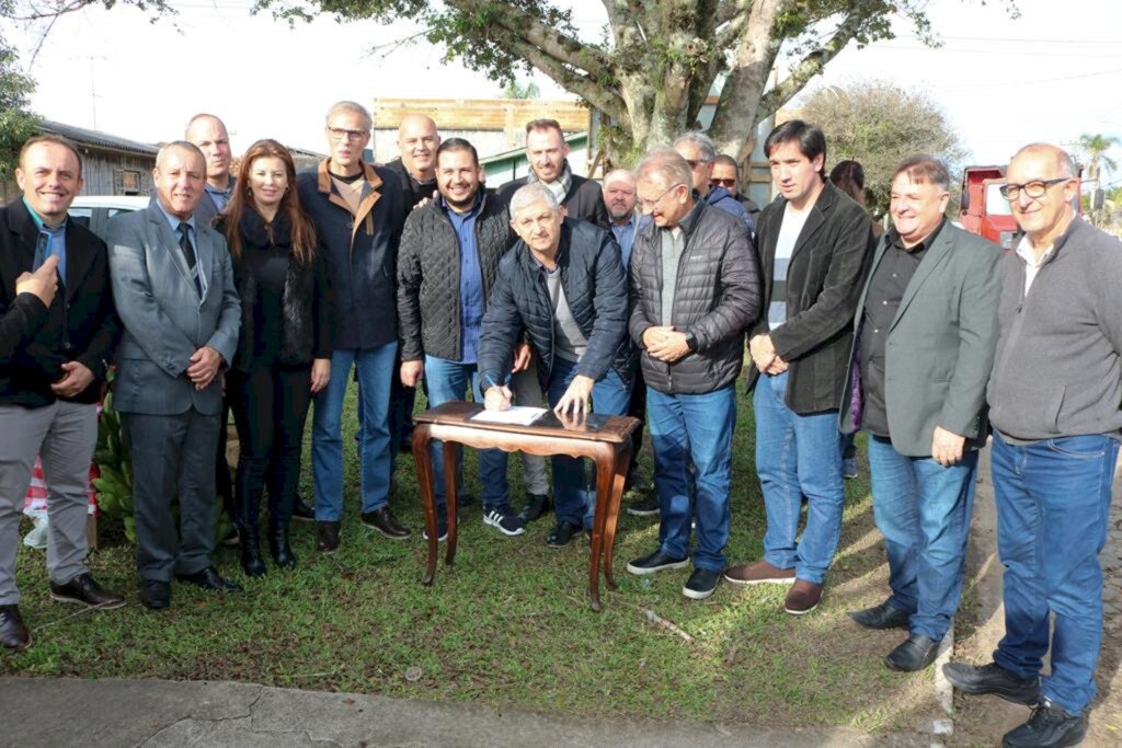 TORRES: ASSINADA A ORDEM DE SERVIÇO PARA INÍCIO DA  PAVIMENTAÇÃO ENTRE VILA SÃO JOÃO E MAMPITUBA