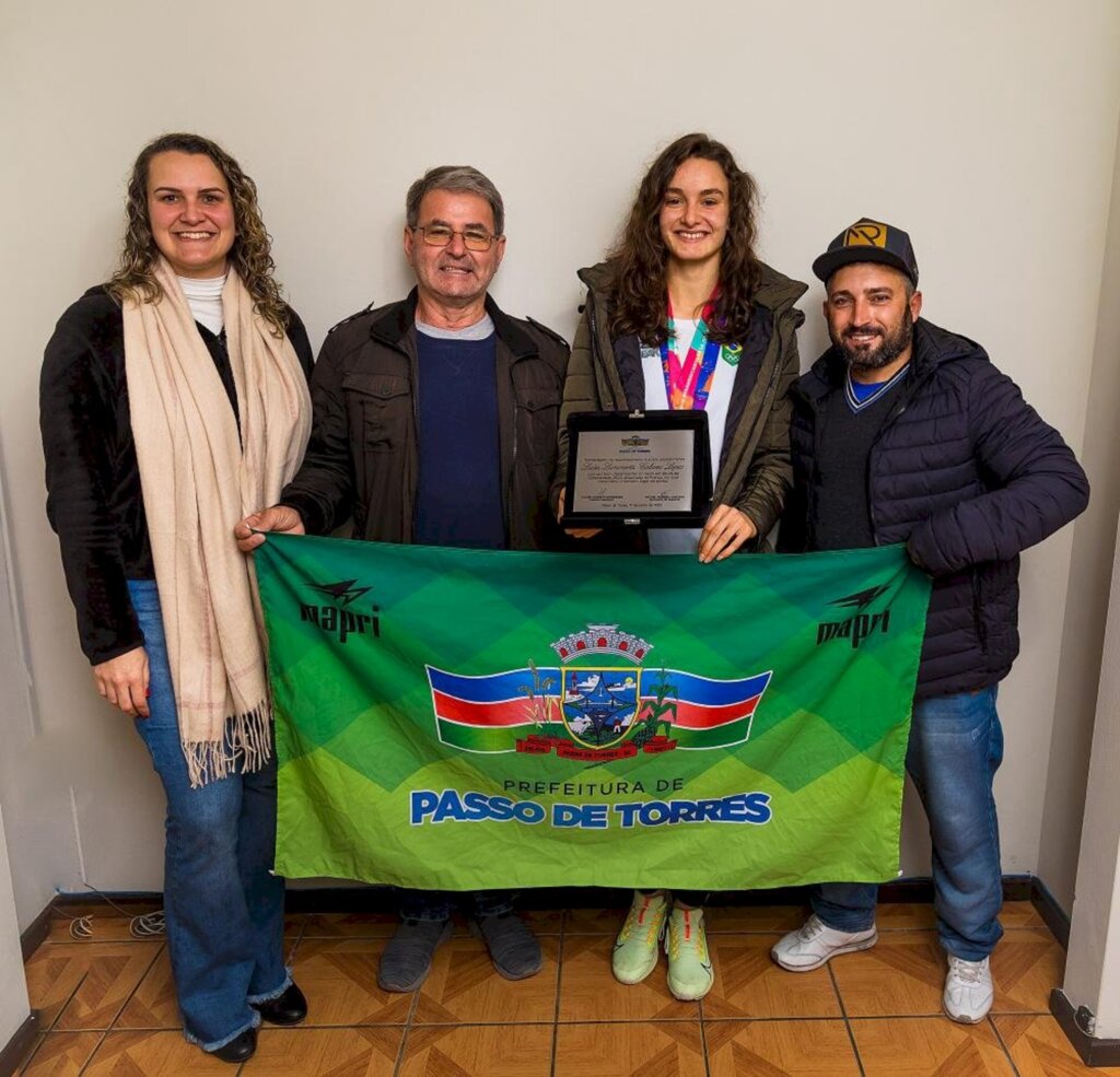 MEDALHISTA NA FRANÇA LUÍSA LUMMERTZ RECEBE HOMENAGEM DA PREFEITURA