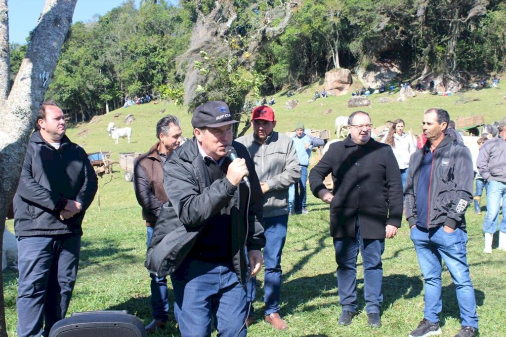 ENCONTRO REÚNE MAIS DE 100 CARROS DE BOI EM SÃO JOÃO DO SUL
