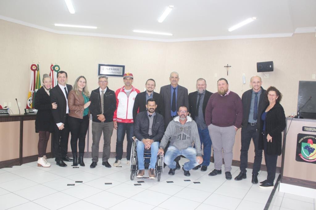 PROJETO DE LEI QUE AUTORIZA A VENDA DE VEÍCULOS  INSERVÍVEIS DA PREFEITURA É APRECIADO NA CÂMARA DE SANTA ROSA DO SUL