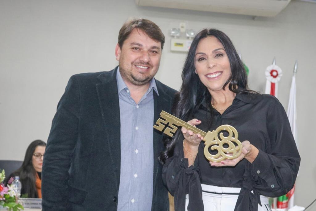 DEPUTADA FEDERAL GEOVANIA DE SÁ RECEBE TÍTULO  DE CIDADÃ HONORÁRIA DE PRAIA GRANDE