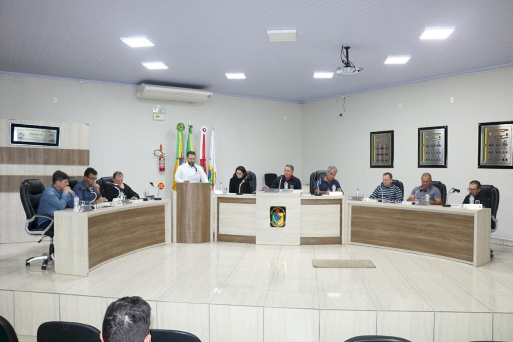 CÂMARA DE PRAIA GRANDE APROVA PROJETO QUE CONCEDE AUXÍLIO PARA ESTUDANTES UNIVERSITÁRIOS