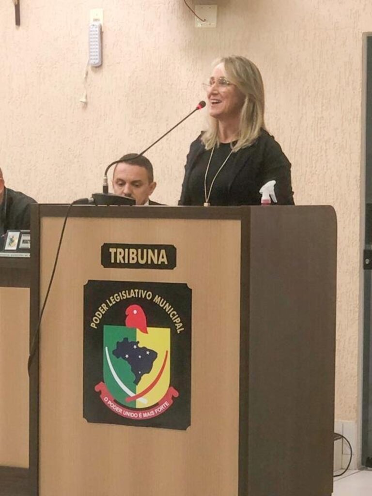 VEREADORA SUPLENTE ASSUME CADEIRA NO LEGISLATIVO DE SANTA ROSA DO SUL