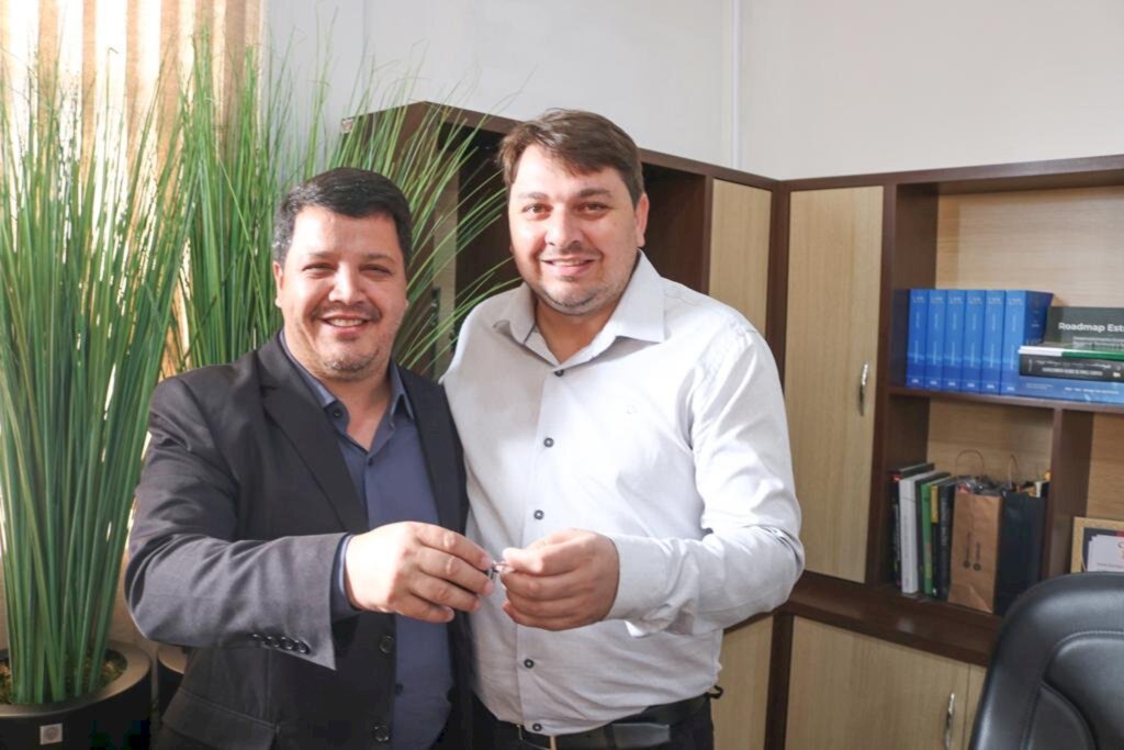 VICE-PREFEITO RODRIGO MARIANI ASSUME O EXECUTIVO NO LUGAR DO PREFEITO FANICA EM PRAIA GRANDE