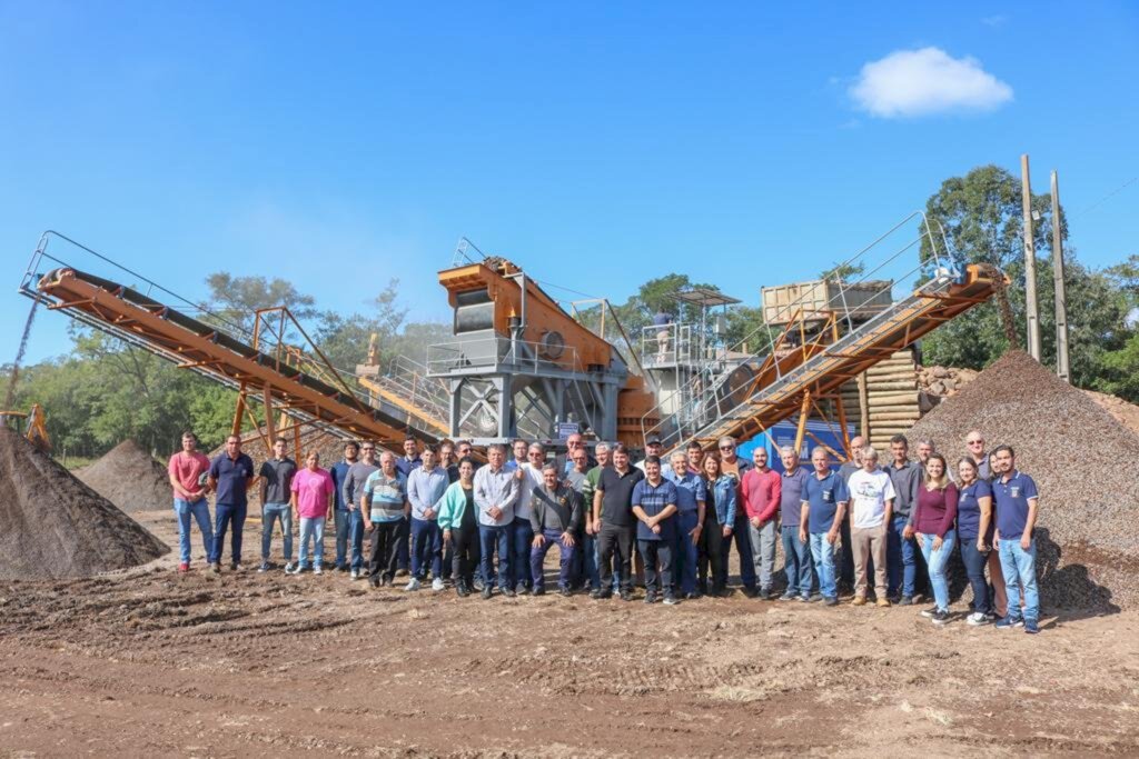 CONSÓRCIO INTERMUNICIPAL MAMPITUBA RECEBE BRITADOR DA USINA DE ASFALTO