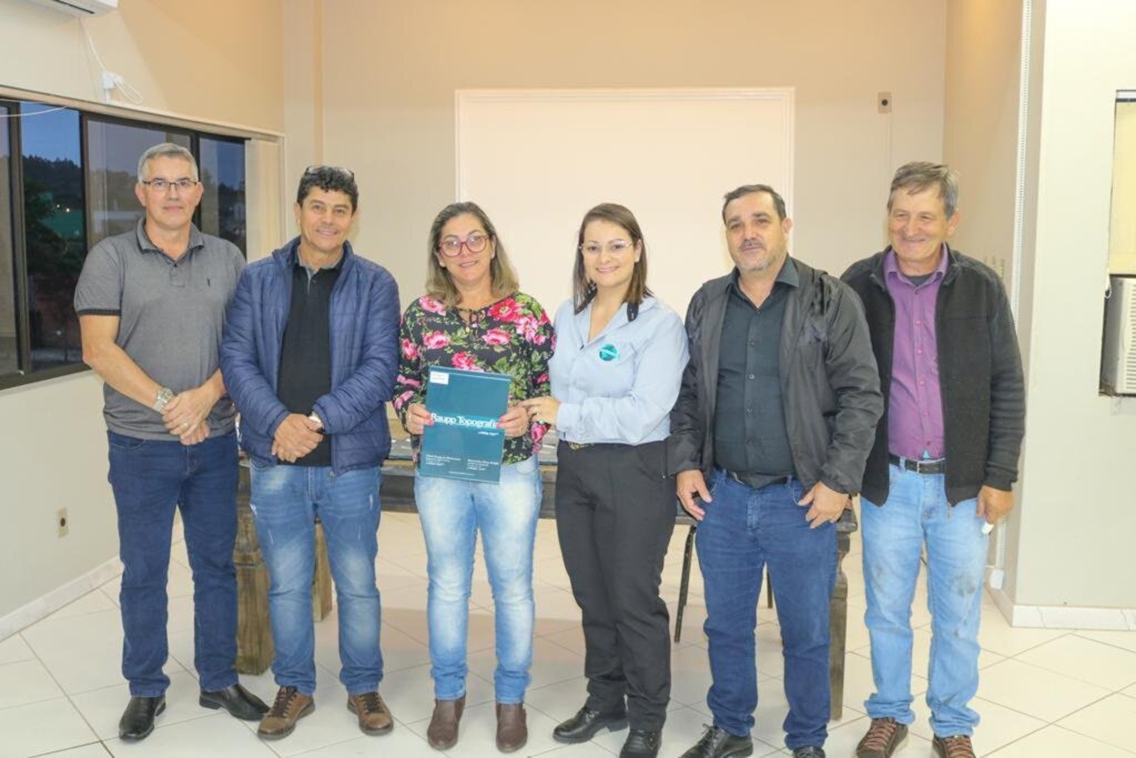 VINTE E SETE FAMÍLIAS DE SANTA ROSA DO SUL RECEBEM SUAS CERTIDÕES DE REGULARIZAÇÃO FUNDIÁRIA - REURB