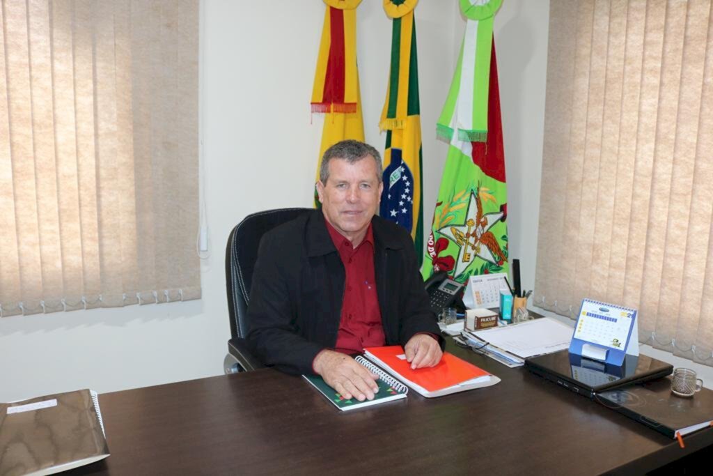 PREFEITO MOACIR TEIXEIRA CONCEDE AUMENTO SALARIAL AOS FUNCIONÁRIOS PÚBLICOS DE SÃO JOÃO DO SUL