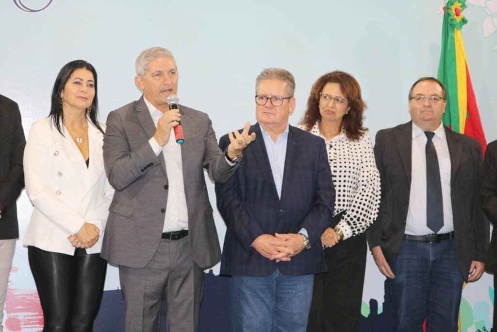GOVERNADOR DO ESTADO PRESTIGIA A ABERTURA DO 32º FESTIVAL INTERNACIONAL DE BALONISMO DE TORRES
