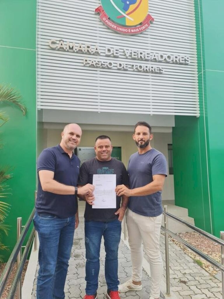 ACIP ENTREGA OFÍCIO PARA PRESIDENTE DA CÂMARA DE VEREADORES