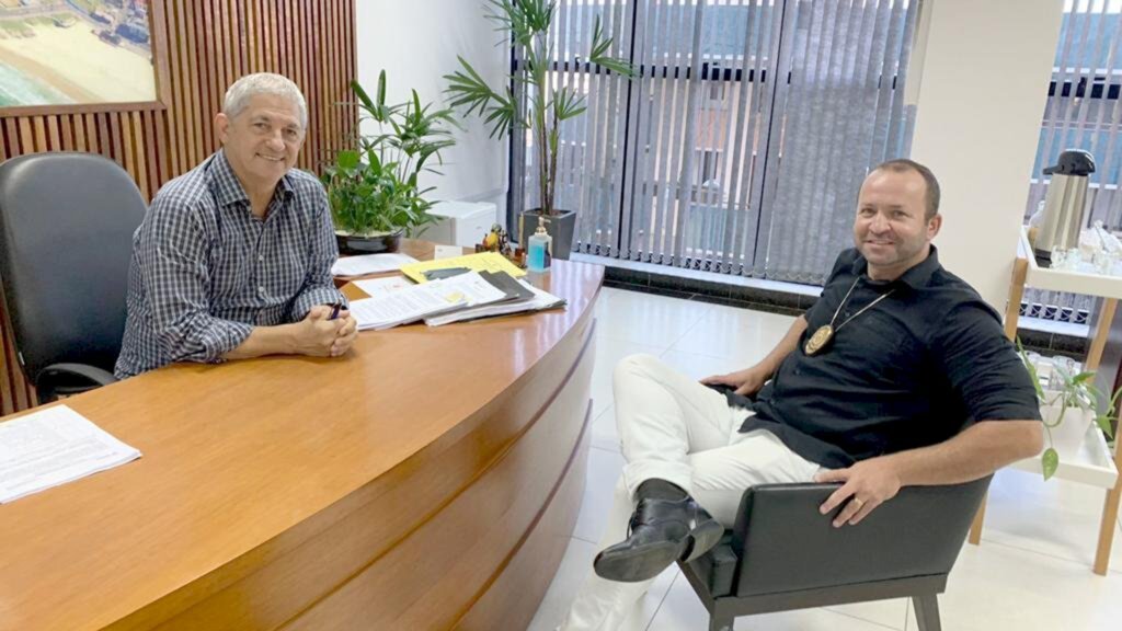 PREFEITO CARLOS SOUZA  RECEBE VISITA DO NOVO DELEGADO DE POLÍCIA CIVIL DE TORRES