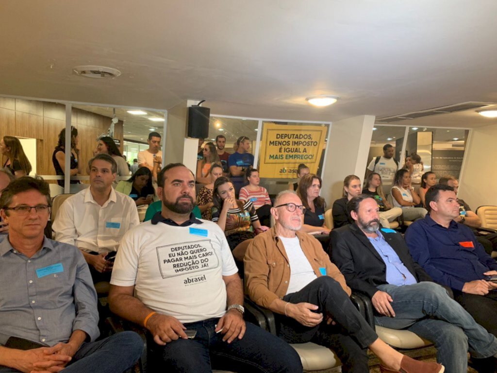 Fernanda Kleinebing/Agência Adjori SC de Jornalism - Trabalhadores e representantes dos setores envolvidos acompanharam a sessão