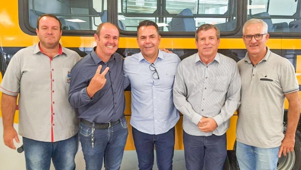 GOVERNO DO ESTADO ENTREGA MAIS 23 ÔNIBUS ESCOLARES