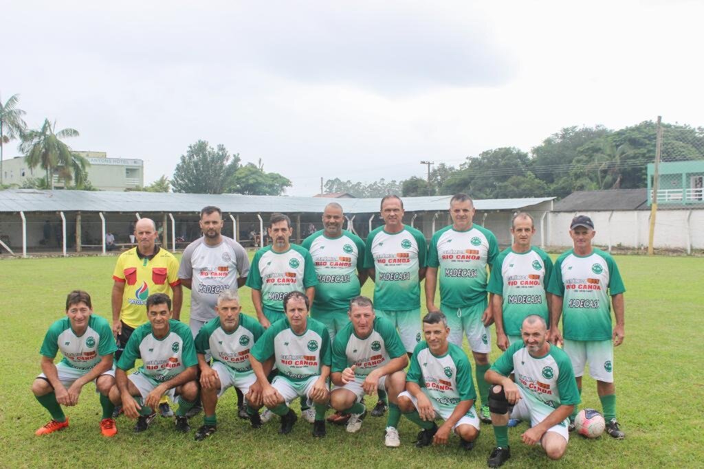CLÁSSICO ENTRE PRAIA GRANDE E SÃO JOÃO DO SUL NO FUTEBOL VETERANO E CINQUENTÃO