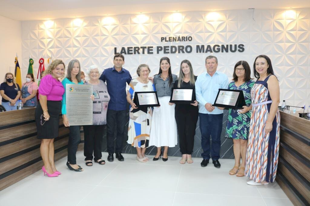 VEREADORES DE SÃO JOÃO DO SUL PRESTAM HOMENAGEM AO DIA INTERNACIONAL DA MULHER
