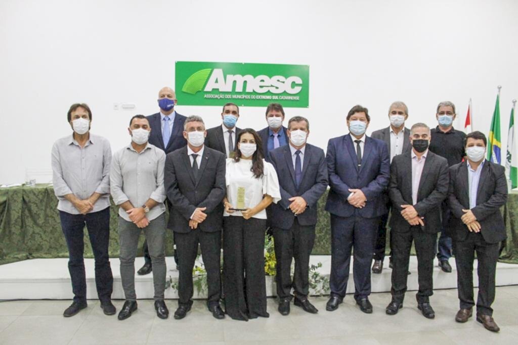 SOLENIDADE MARCA POSSE DE ROBERTO BIAVA NA PRESIDÊNCIA DA AMESC