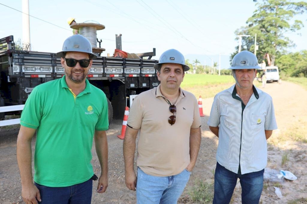 CEPRAG RECONSTRÓI REDE DE ENERGIA DE PASSO MAGNUS E ATENDE ASSOCIADOS