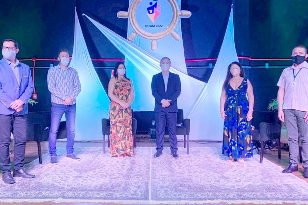 PREFEITO CARLOS ABRE OFICIALMENTE O ANO LETIVO NAS ESCOLAS DO MUNICÍPIO DE TORRES