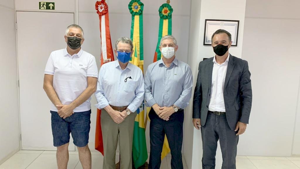 PREFEITO CARLOS SOUZA RECEBE VISITA DA PRESIDÊNCIA DA FECOMÉRCIO EM TORRES