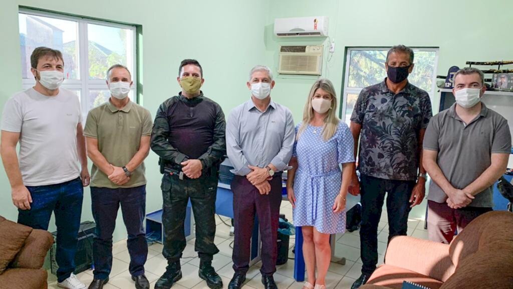 PREFEITOS QUE INTEGRAM O CIDIRUR VISITAM  A PATRULHA AMBIENTAL DE TORRES