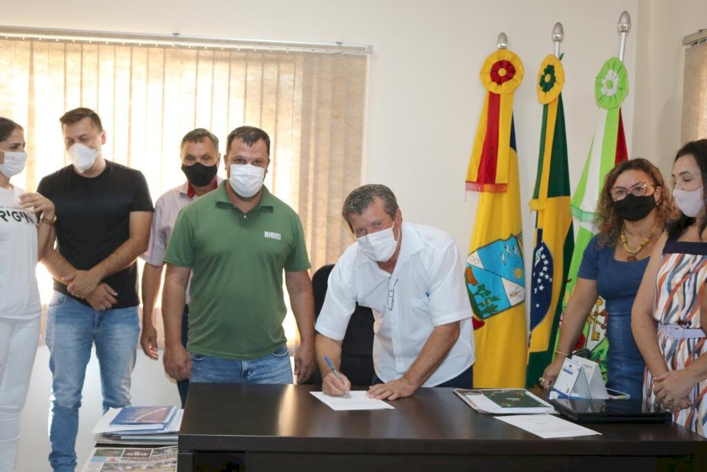 ASSINADAS ORDENS DE SERVIÇO PARA MAIS DE  R$ 1,3 MILHÃO EM INVESTIMENTOS NA CIDADE DE SÃO JOÃO DO SUL