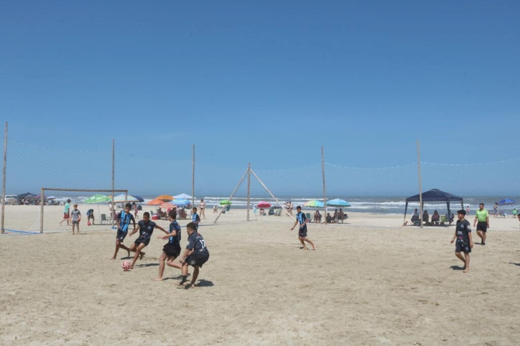BARRA VELHA E FORQUILHINHA LIDERAM A CATEGORIA LIVRE DO CAMPEONATO PRAIANO DE ROSA DO MAR