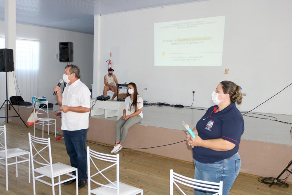 PROFESSORES RECEBEM CAPACITAÇÃO PARA  INÍCIO DO ANO LETIVO 2022 EM SÃO JOÃO DO SUL