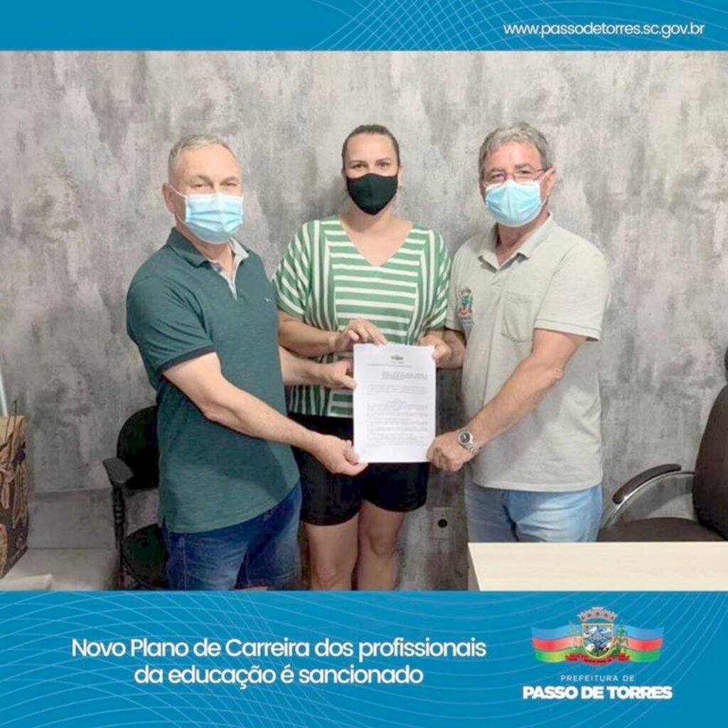 PREFEITO VALMIR RODRIGUES  SANCIONA O NOVO PLANO DE CARREIRA DOS PROFISSIONAIS DA EDUCAÇÃO DE PASSO DE TORRES