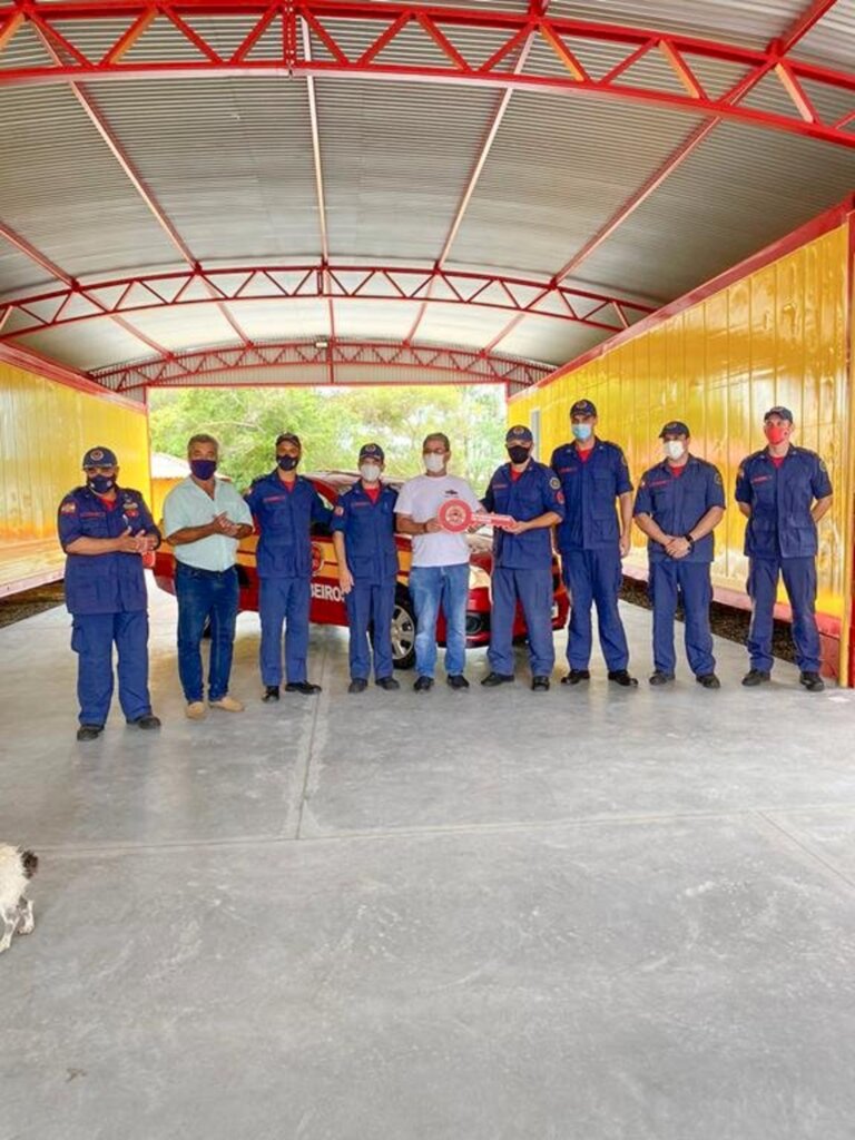 BOMBEIROS DE PASSO DE TORRES FORMAM TURMA DE GUARDA-VIDAS E RECEBEM NOVA VIATURA