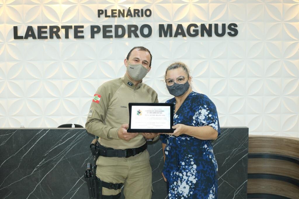 VEREADORES PRESTAM HOMENAGEM AO POLICIAL EDUARDO LOPES DA CUNHA EM SÃO JOÃO DO SUL
