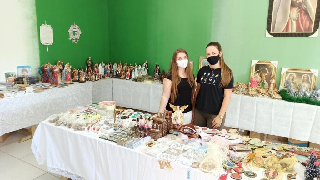 SÃO JOÃO DO SUL: PARÓQUIA SÃO JOÃO BATISTA PROMOVE FEIRÃO DE ARTIGOS RELIGIOSOS