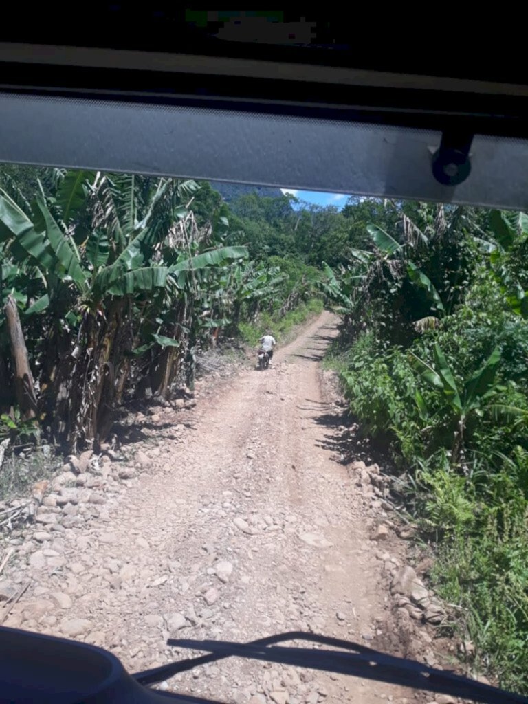 ESTRADA NO MORRO DO TAJUVAS RECEBE CASCALHAMENTO E PATROLAMENTO