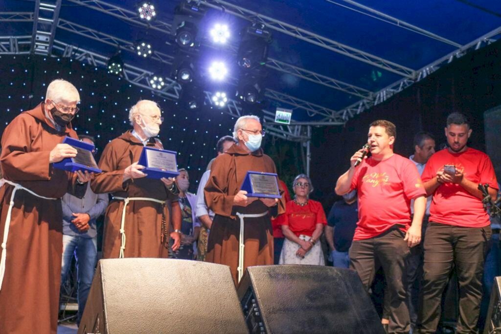 MILHARES DE PESSOAS PRESTIGIAM A  ABERTURA DO 12º NATAL DOS CANYONS
