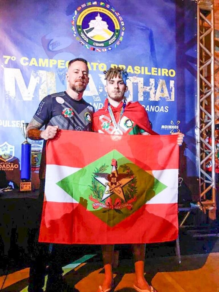 ATLETA PRAIA-GRANDENSE É CAMPEÃO BRASILEIRO  DE MUAYTHAI