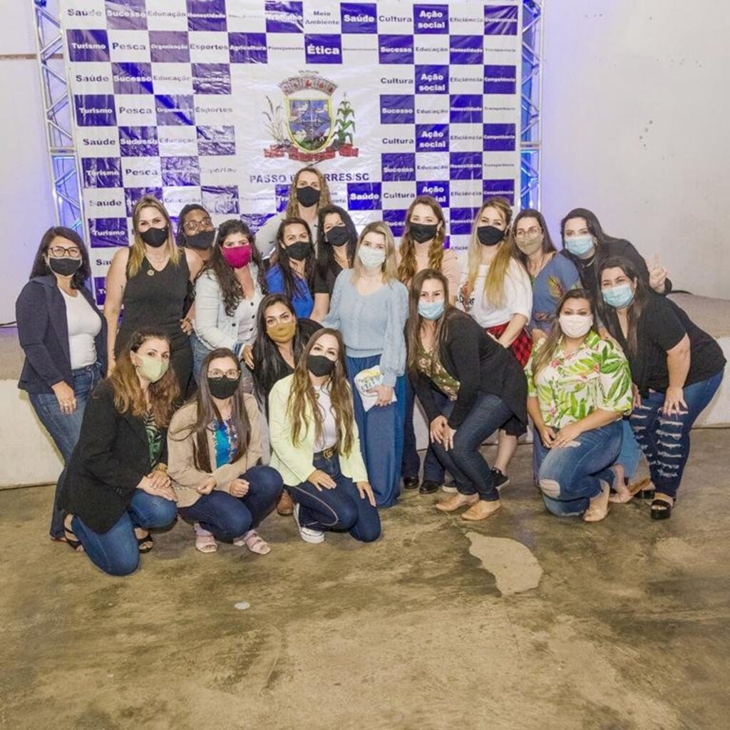 EDUCAÇÃO REALIZA CONFRATERNIZAÇÃO DO DIA DO SERVIDOR EM PASSO DE TORRES