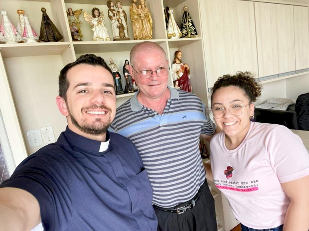 SÃO JOÃO DO SUL: PADRE DAVI PAULO COELHO VISITA A PARÓQUIA ONDE VAI ATUAR COMO PÁROCO