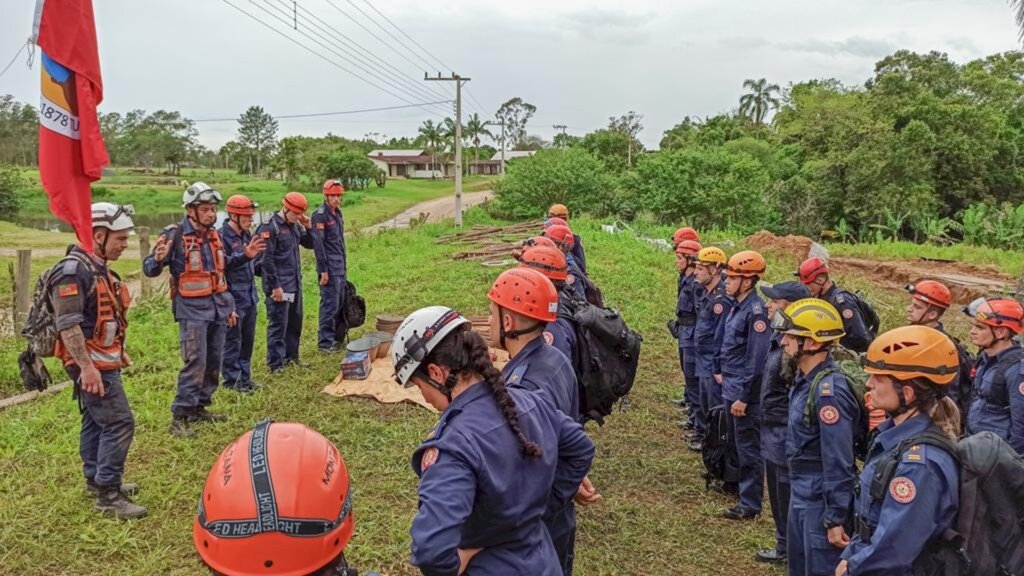 TREINAMENTO DOS BOMBEIROS GAÚCHOS  É PRATICADO EM SÃO JOÃO DO SUL
