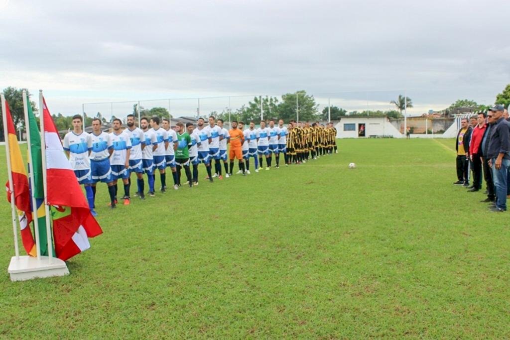 PÚBLICO PRESTIGIA A ABERTURA DO CAMPEONATO MUNICIPAL DE FUTEBOL EM SANTA ROSA DO SUL