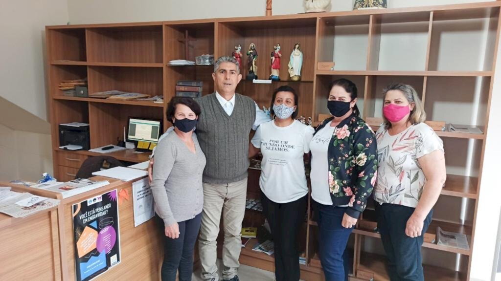 PADRE JOSÉ ALCEU VISITA SANTA ROSA DO SUL APÓS  MISSÃO PELA ÁFRICA DO SUL