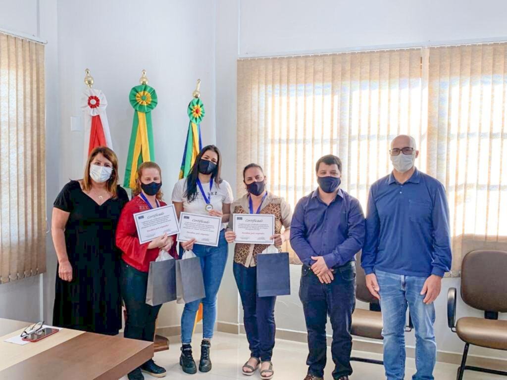 ADMINISTRAÇÃO MUNICIPAL  DE PRAIA GRANDE ENTREGA PREMIAÇÃO DA OLIMPÍADA DE LÍNGUA PORTUGUESA