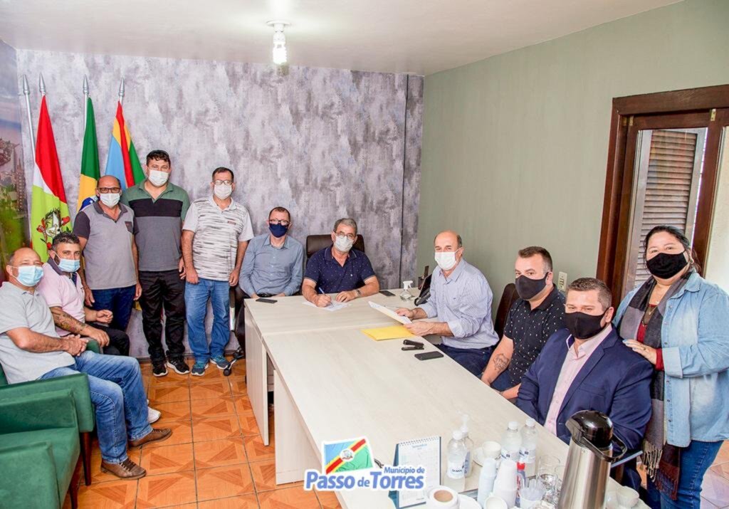 DEPUTADO ZÉ MILTON DESTINA R$ 300 MIL PARA O DESSASSOREAMENTO DA BARRA EM PASSO DE TORRES