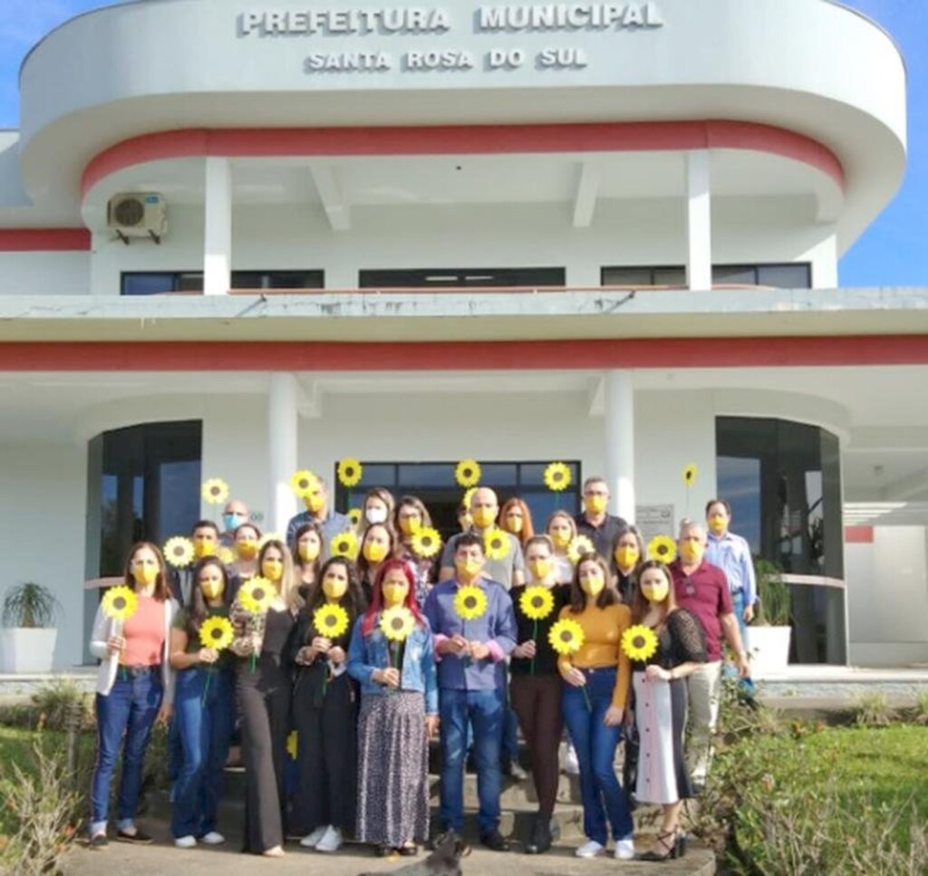PREFEITURA DE SANTA ROSA DO SUL RECEBE SETEMBRO COM FLORES EM PREVENÇÃO AO SUICÍDIO
