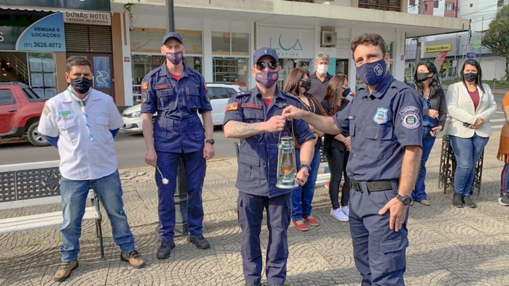 ABERTURA DA SEMANA DA PÁTRIA É MARCADA POR ATO CÍVICO DE ACENDIMENTO DA PIRA EM TORRES