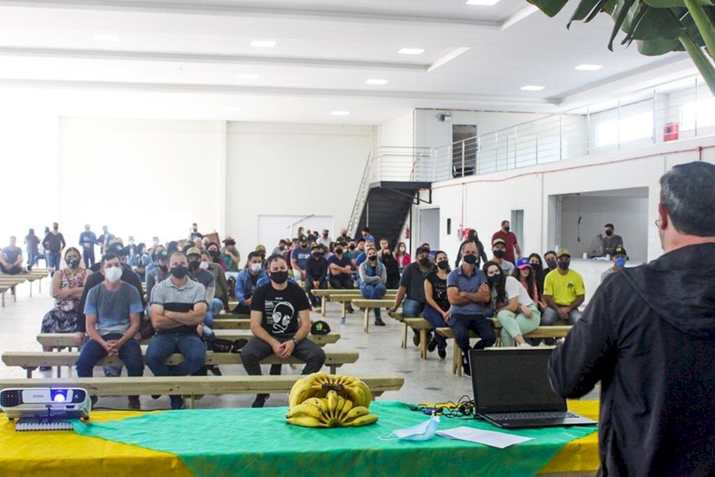 EM CELEBRAÇÃO DOS 15 ANOS ABAESC CONFIRMA RECURSOS PARA MINIESCAVADEIRA