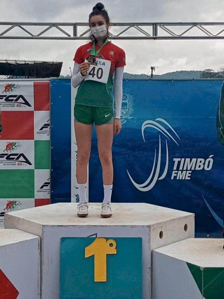 ATLETA PASSO-TORRENSE CONQUISTA RECORDE ESTADUAL NO SALTO EM ALTURA