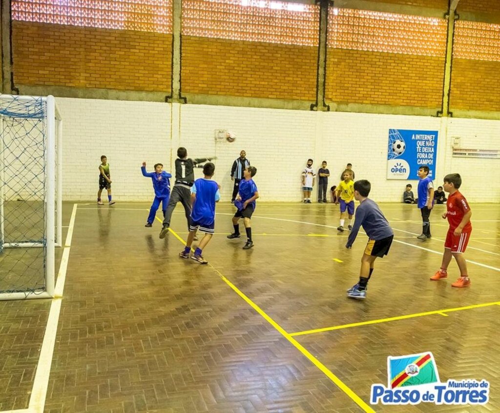 MAIS DE 100 JOVENS PARTICIPAM DA  SELEÇÃO DO PROJETO ANJOS DO FUTSAL EM PASSO DE TORRES