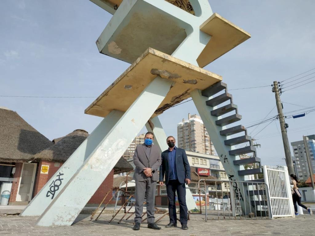 REVITALIZAÇÃO DO MONUMENTO DA ANTIGA TORRE SALVA-VIDAS DA BEIRA MAR EM TORRES