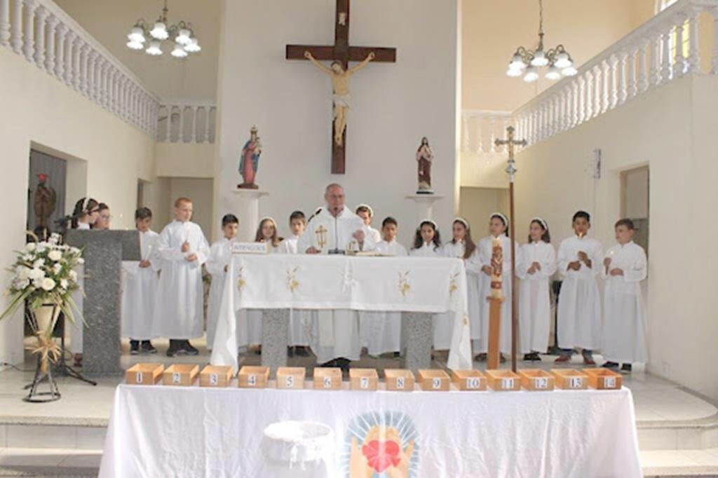 JOVENS RECEBERÃO O  SACRAMENTO DA CRISMA NA  PARÓQUIA SÃO JOÃO BATISTA